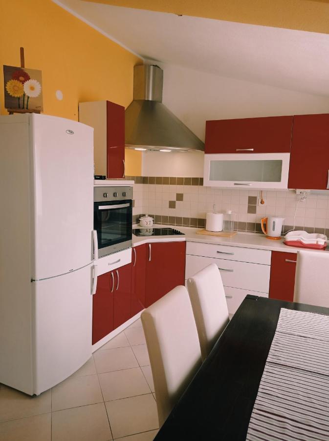 Apartment Silvija Vinišće Exteriör bild