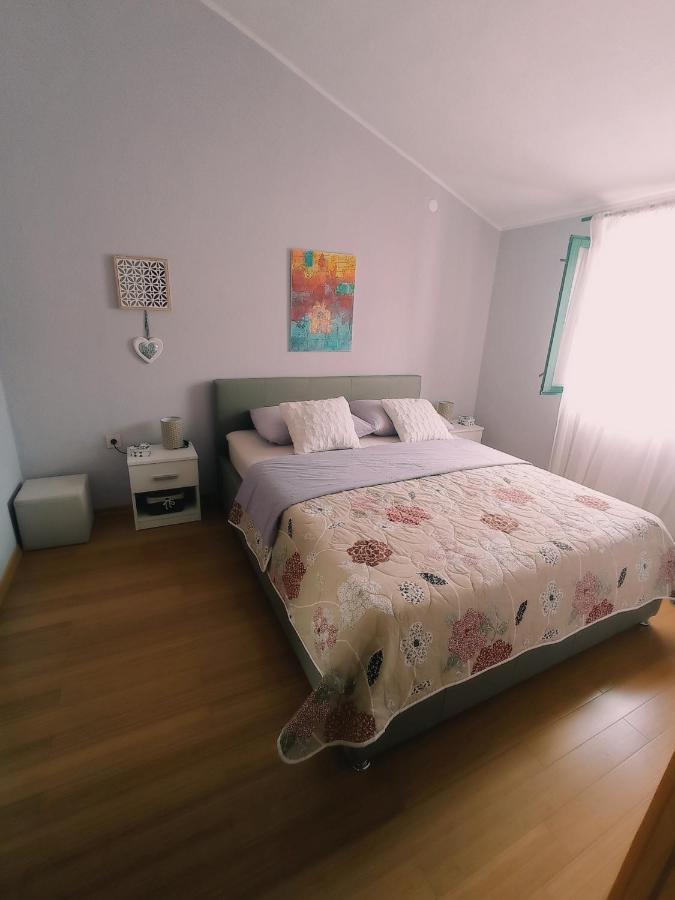 Apartment Silvija Vinišće Exteriör bild