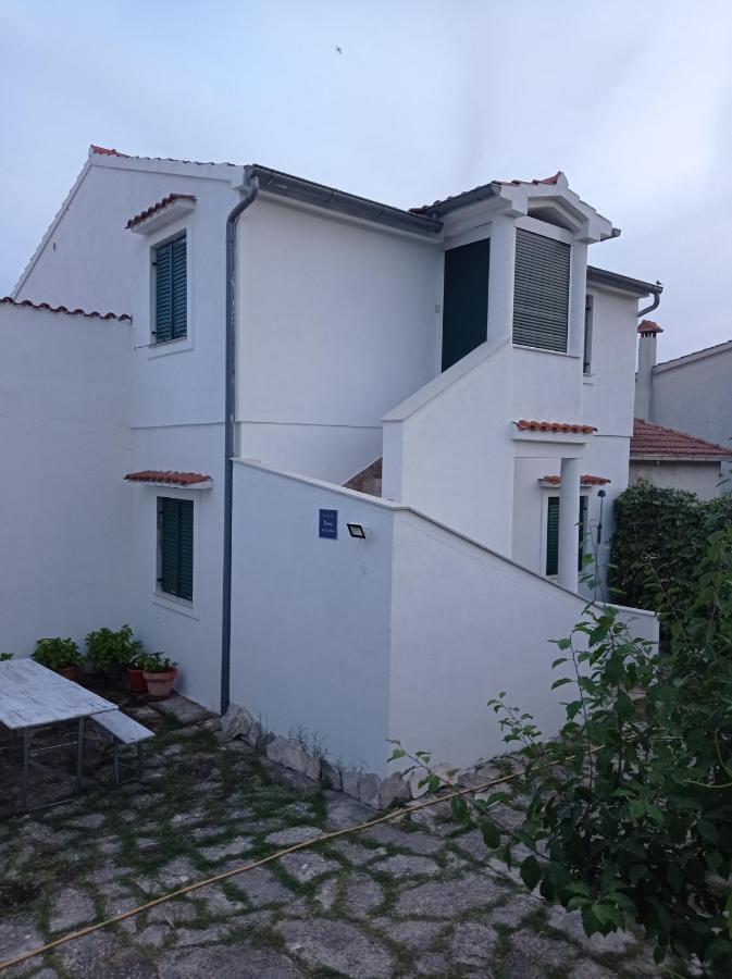 Apartment Silvija Vinišće Exteriör bild