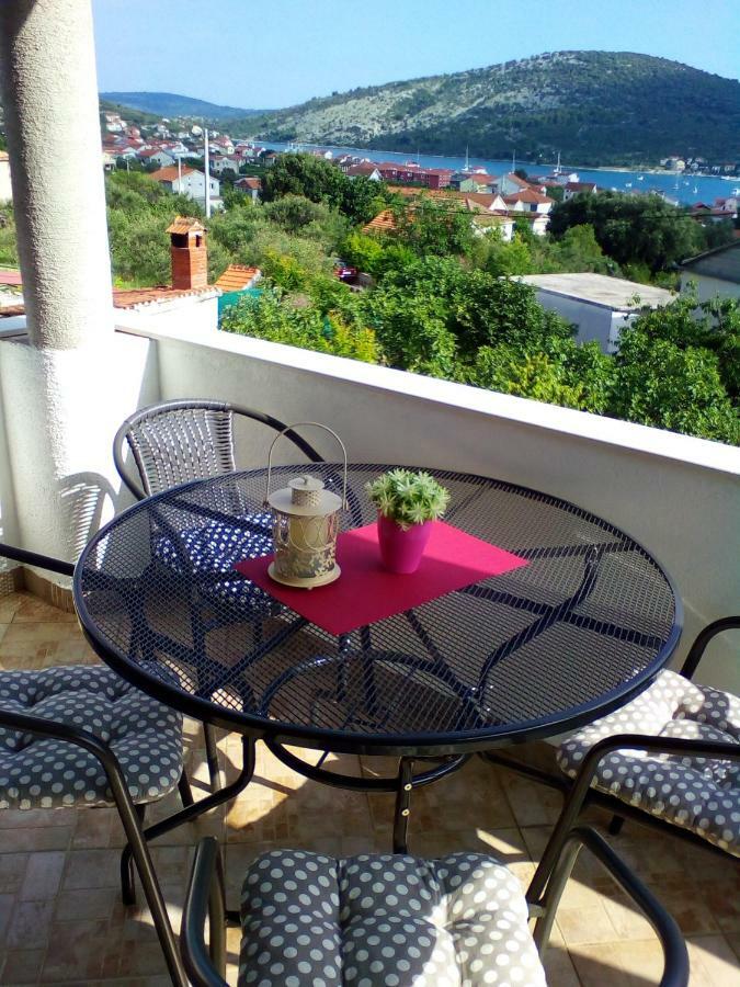 Apartment Silvija Vinišće Exteriör bild