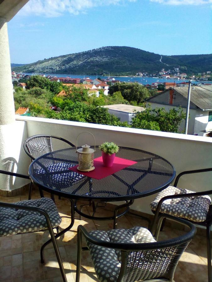 Apartment Silvija Vinišće Exteriör bild