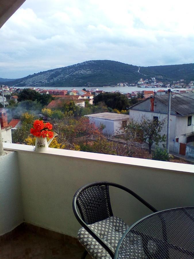 Apartment Silvija Vinišće Exteriör bild